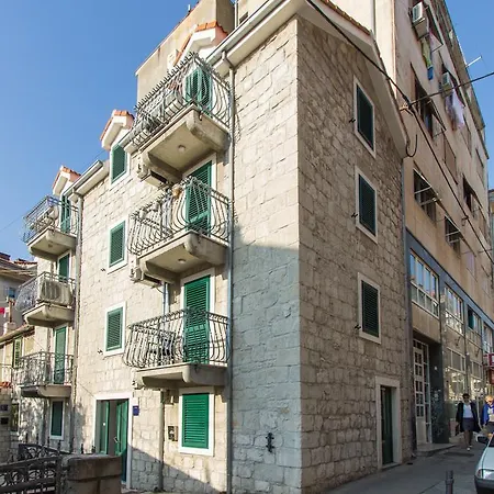 Split Center Apartments-3