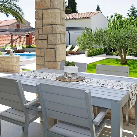 Apartments Diana - New Heated Pool-2