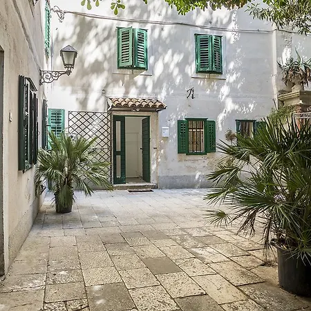Villa Palace-2