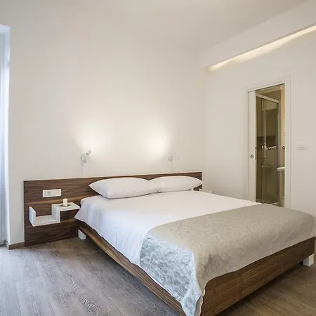 Luxury Accommodation Marino-3