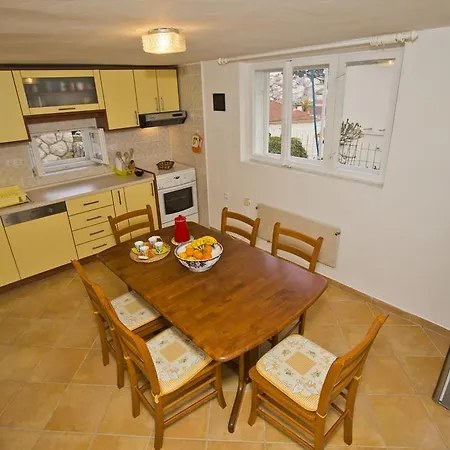 Spacious Central Apartment-2