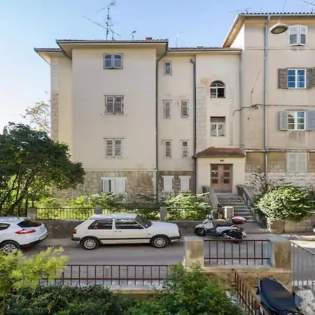 Central Jardin Guest House Split-2