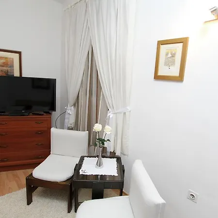 Apartment Old Town Manosa-2