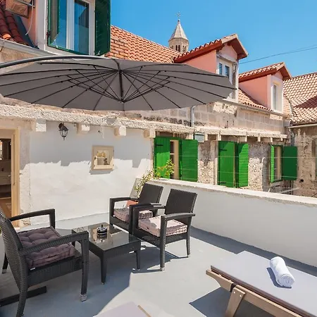 Cindro Apartment With Terrace-2