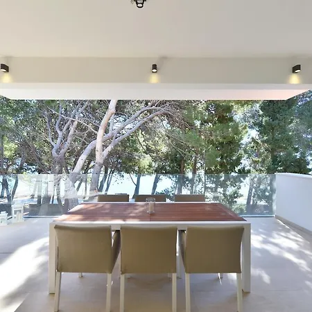Chiponsky One - 5 Stars Beachfront Property-3