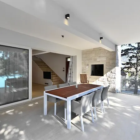 Chiponsky One - 5 Stars Beachfront Property-2