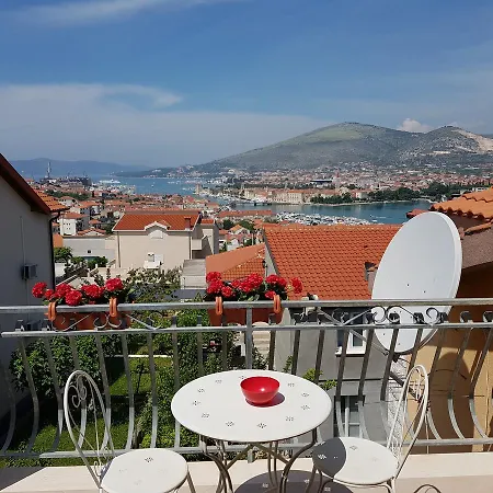 Apartments Ivona 2-3