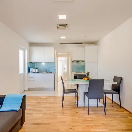 Lct Oleander Apartments With Pool-3