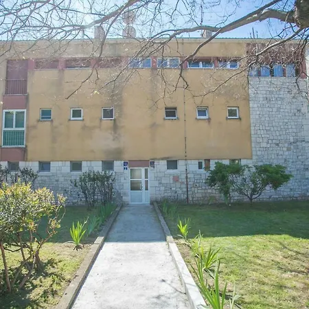 Modern Living In The Heart Of Trogir-2