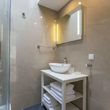 Jela Apartment-3