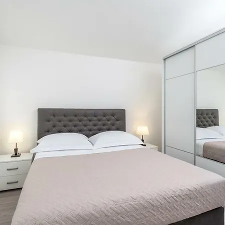 Jela Apartment-2
