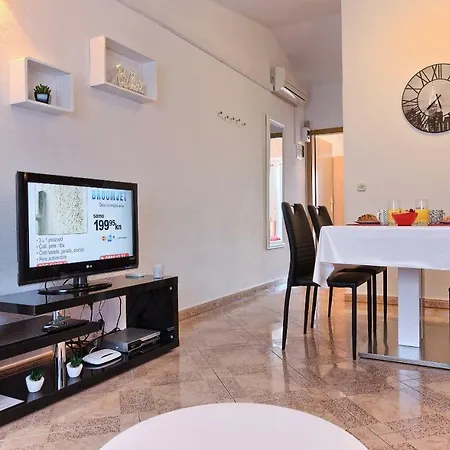 Apartments Ivka Bol-2