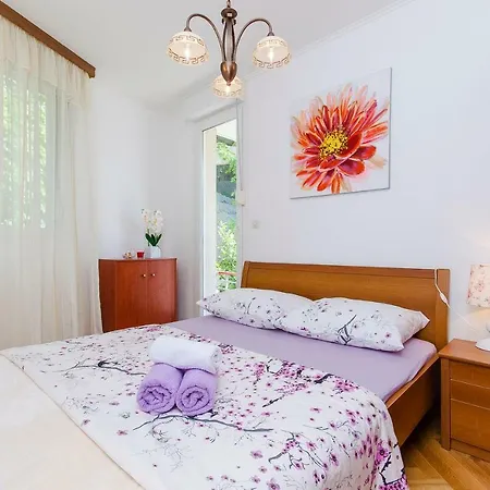 Apartment Lucija By The Beach-2