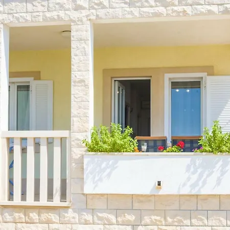 Eni Apartments Bol-2