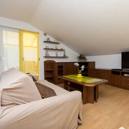 Apartmani Zana-2