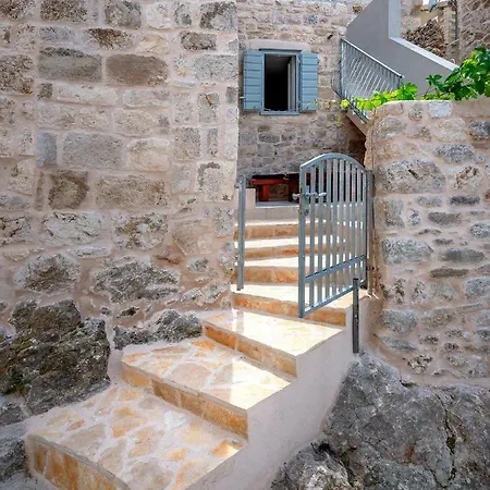 Old Town Apartment Mare-3