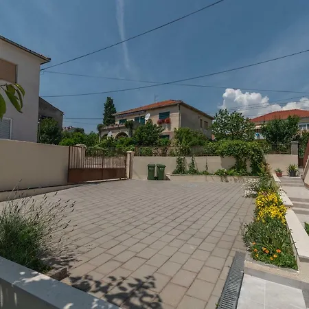 Apartments Flora Trogir-3