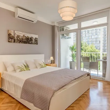 Room Nada-2