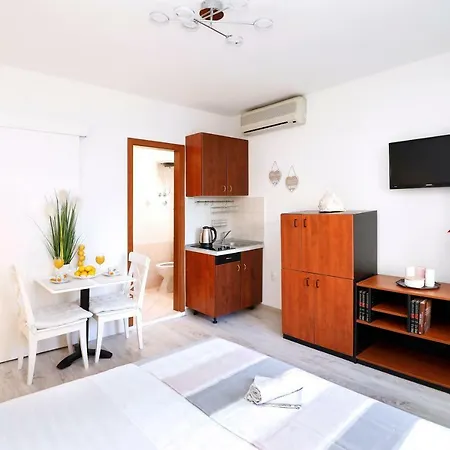 Apartment B&J Very Near Center Of Town-3