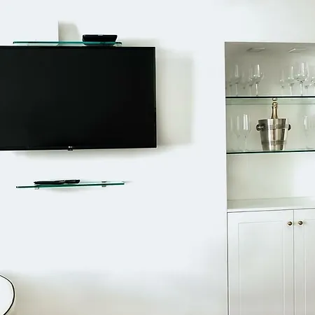 Old Square Studio Apartment-3