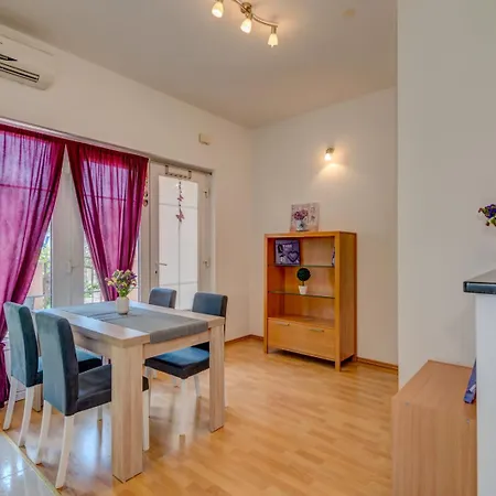 Apartment Roko-2