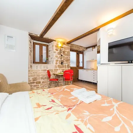 Studio Apartment First Vestibul, Heart Of Split-2