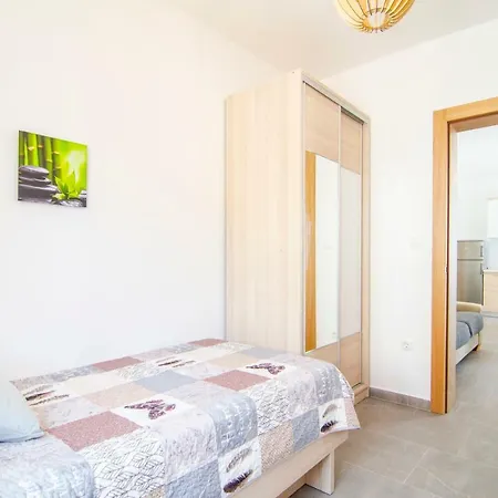 Apartments Sara 3-2