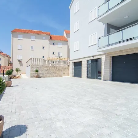 Apartments Sara 2-2