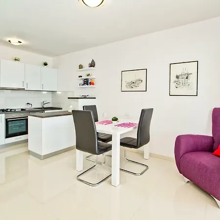 Apartments Dorijan In Beautiful House-3