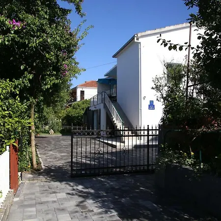 Luxury House With Pool-2
