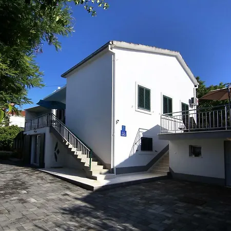 Luxury House With Pool-3