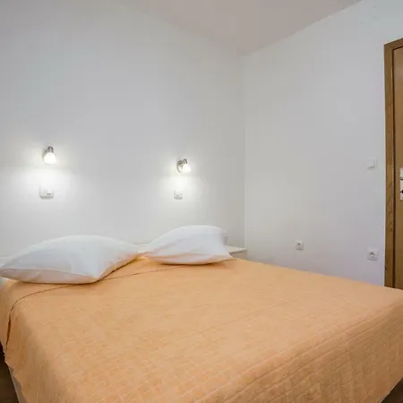 Apartments Bezmalinovic 2-3