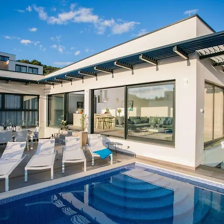 Holiday Home Olive Exclusive - 8 People, Heated Pool, Okrug Gornji, Sea View-3