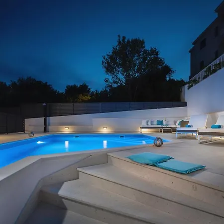 Villa Miholina - With Heated Swimming Pool-2