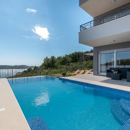 Holiday Home Trogir-Ciovo Villa Goldy-3