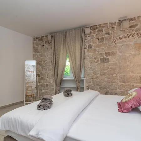 Studios Kadena Trogir - 18Th Century Stone House-2