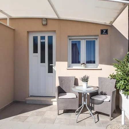 Apartments Amneris-2