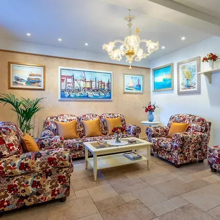 Apartments Villa Camellia - Adults Only-3