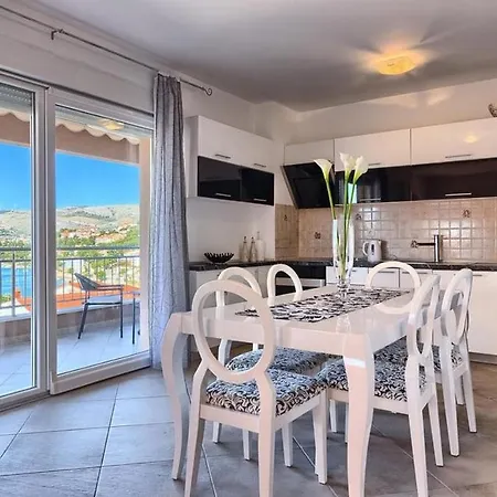 Luxury Apartment Black&White With Pool-2