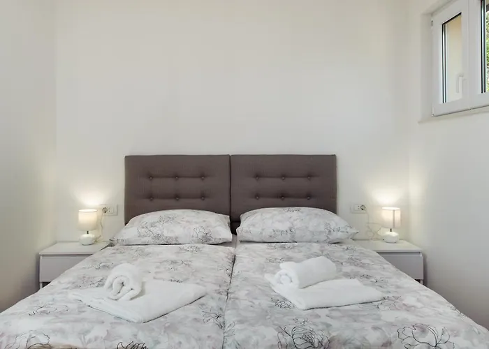 Nera Lux Apartment Podstrana Mit einem Kasino