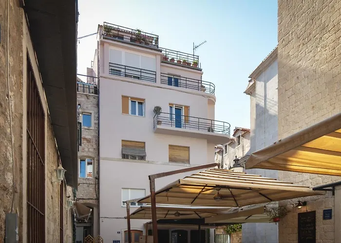 Aborda Rooms Split With a Casino