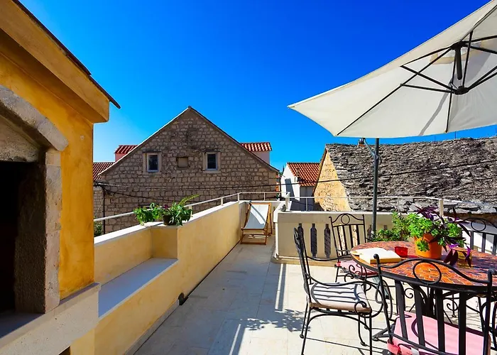 Villa Kalalarga In The Center Of The Town With Free Parking Makarska