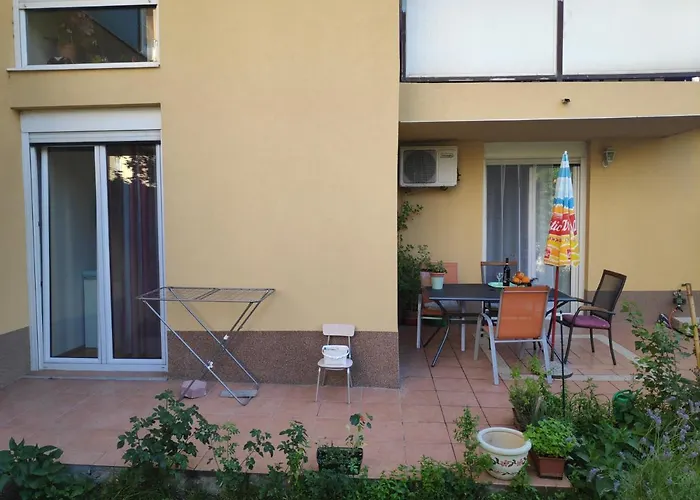 Spacious Apartment With Big Garden Near Beach Split admite animales