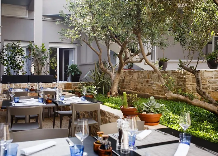 4 Sterne Hotels in Supetar