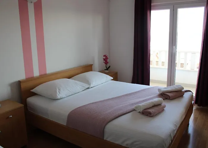 Apartments Renata Seget Donji