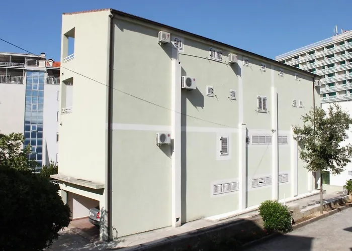 Apartments And Rooms By The Sea Makarska - 6839