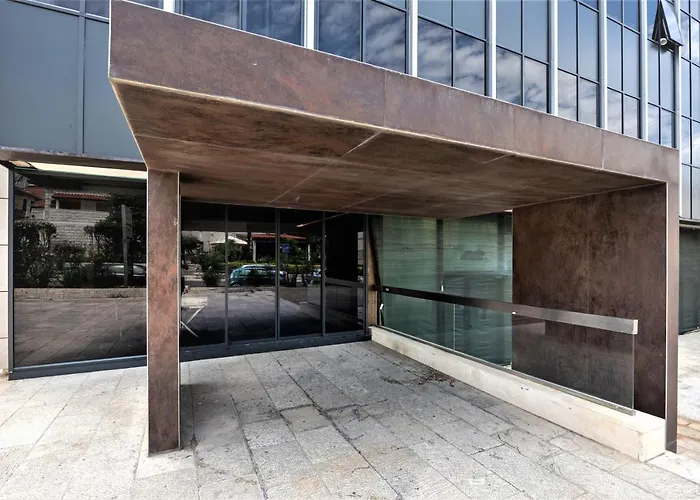 Island View Apartment Split