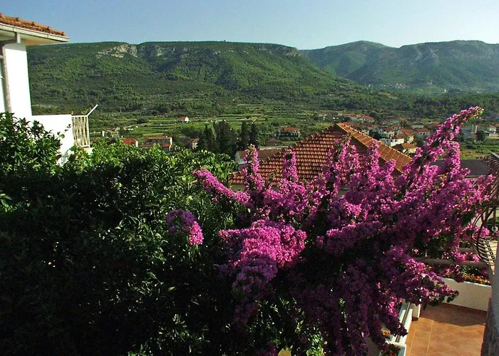 Apartments And Rooms With Parking Space Jelsa, Hvar - 4640