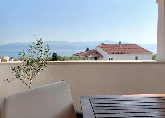 Pet friendly Apartments Natalia Supetar