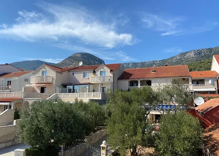 Apartments & Rooms Luna Bol